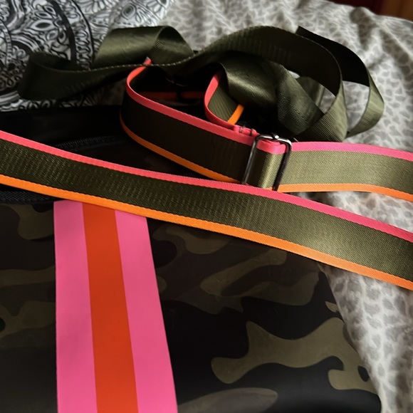 Haute Shore Crossbody Bag- Camo - Picture 3 of 3